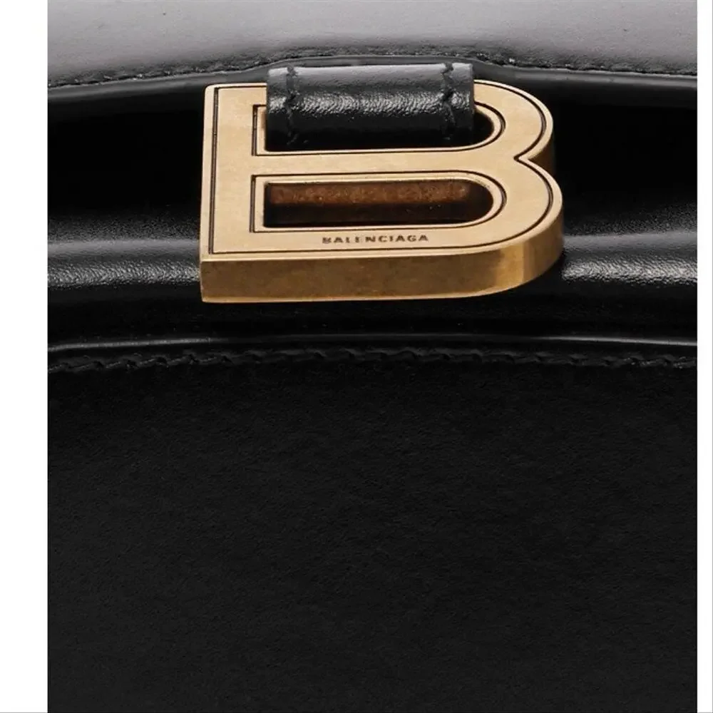 Balenciaga *cross post*